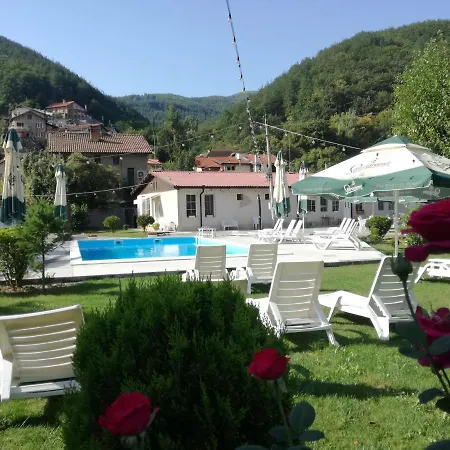 маймун дере-басейн, хотел, италианска пица מלון *