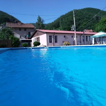 маймун дере-басейн, хотел, италианска пица * Svoge