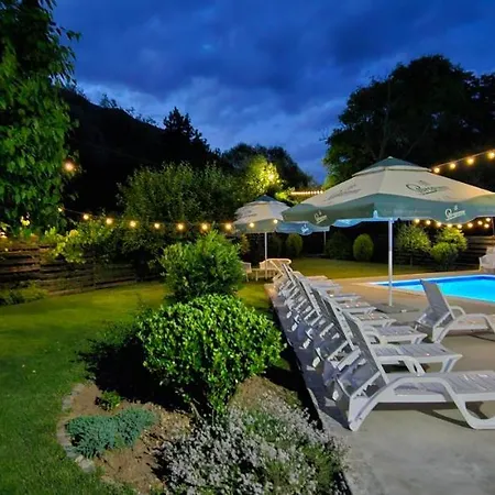 маймун дере-басейн, хотел, италианска пица 酒店 Svoge