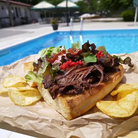 酒店 маймун дере-басейн, хотел, италианска пица Svoge