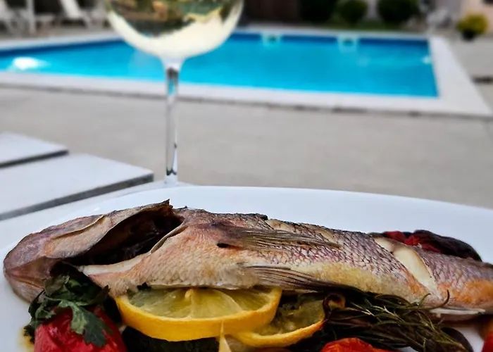 маймун дере-басейн, хотел, италианска пица * Svoge